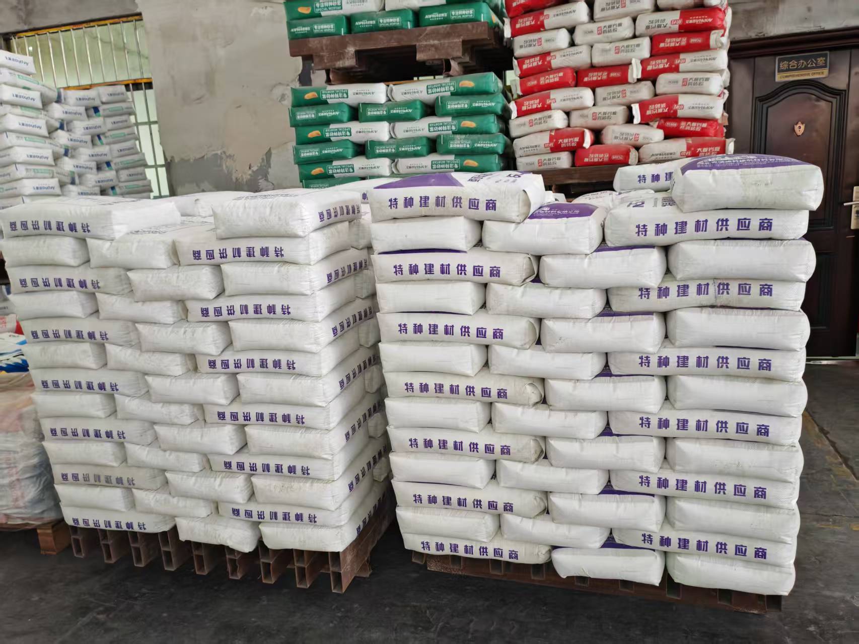 东川拱顶带模注浆料